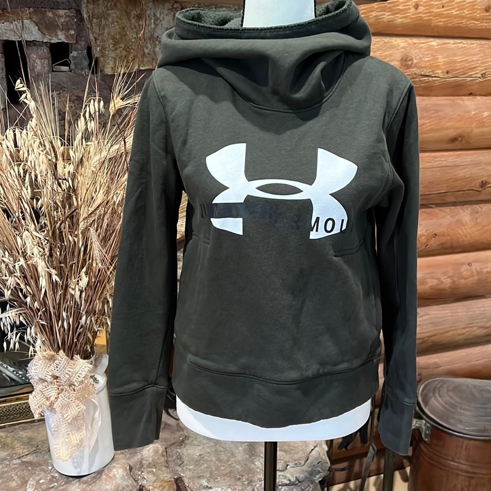 💚 EUC - Awesome Green Under Armour Hoodie!